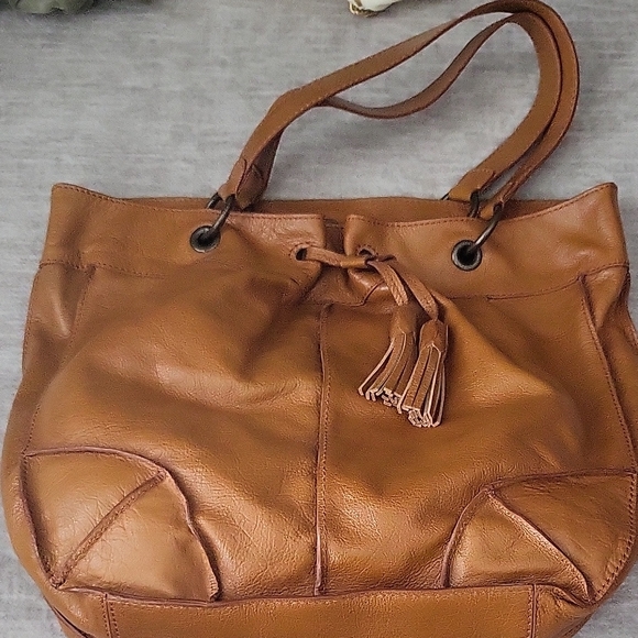 Jessica Simpson Handbags - Jessica Simpson Tan Leather Shoulder Bag